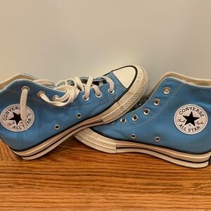 Converse Size 5.5 Mens/7:5 Women’s